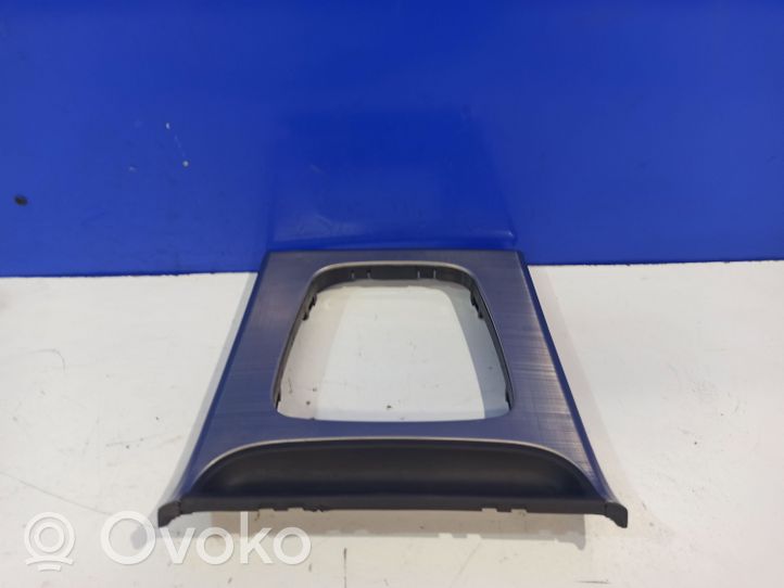 Volvo XC90 Rivestimento in plastica cornice della leva del cambio 30643107