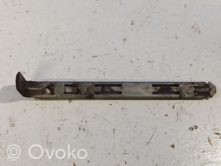 Volvo XC90 Headlight/headlamp mounting bracket 8637181