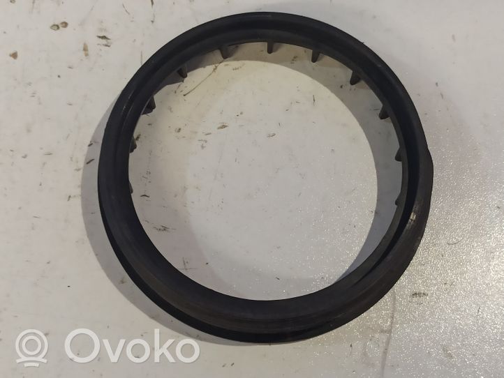 Volvo XC90 Supporto della pompa del carburante 8649739