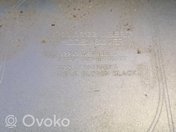 Volvo XC40 Moulure inférieure de pare-chocs arrière 32136122