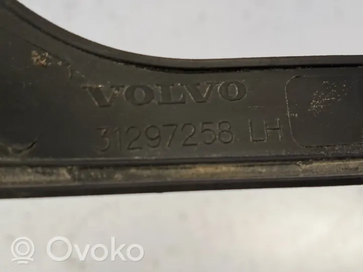 Volvo V70 Kita bagažinės apdailos detalė 31297258