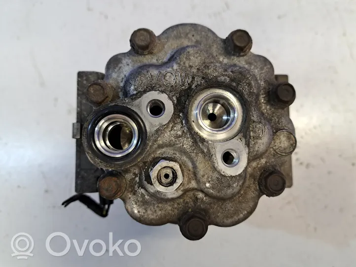 Volvo S40 Compressore aria condizionata (A/C) (pompa) 8988909324