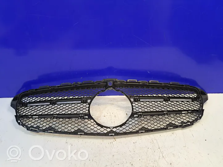 Mercedes-Benz C W205 Etupuskurin ylempi jäähdytinsäleikkö A2058800883