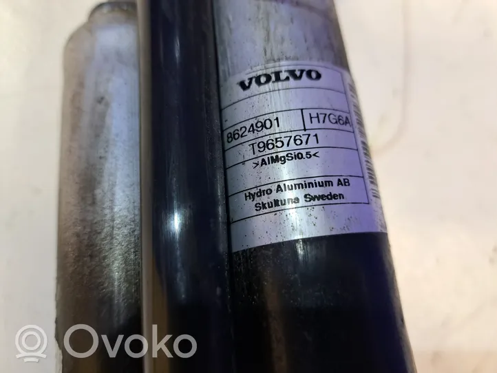 Volvo XC90 Tubo e bocchettone per riempimento serbatoio del carburante 31669026