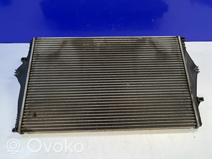 Volvo V70 Interkūlerio radiatorius 8649471