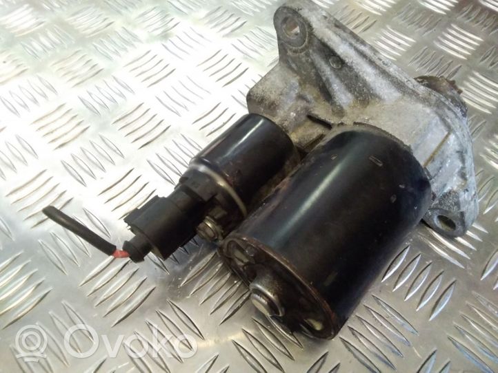 Volkswagen Golf V Starter motor 001120406