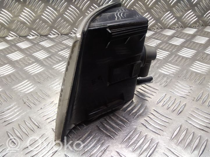 Volkswagen PASSAT B3 Indicatore di direzione anteriore 357953050A