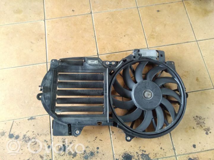 Audi A4 S4 B7 8E 8H Convogliatore ventilatore raffreddamento del radiatore 4F0121003P