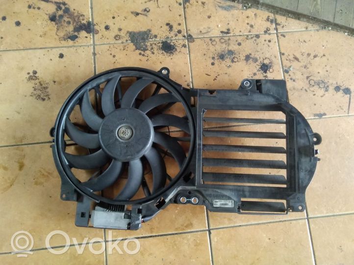 Audi A4 S4 B7 8E 8H Convogliatore ventilatore raffreddamento del radiatore 4F0121003P