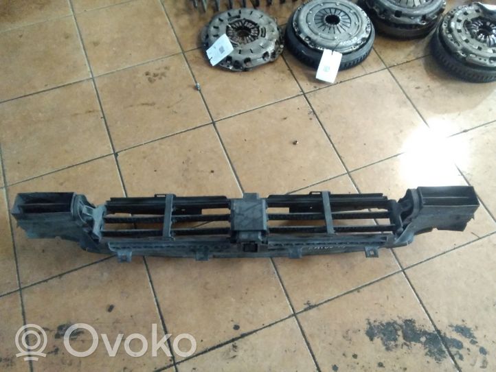 BMW 7 G11 G12 Traverse inférieur support de radiateur 7468219