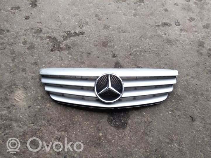 Mercedes-Benz B W245 Grotelės viršutinės A1698800183