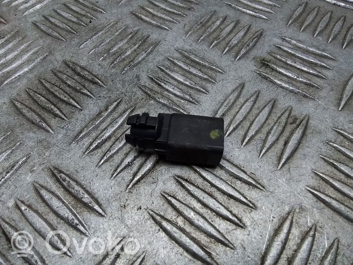 Audi A4 S4 B7 8E 8H Außentemperatursensor 8Z0820535