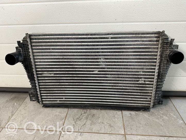 Volkswagen Amarok Välijäähdyttimen jäähdytin 2H0145804