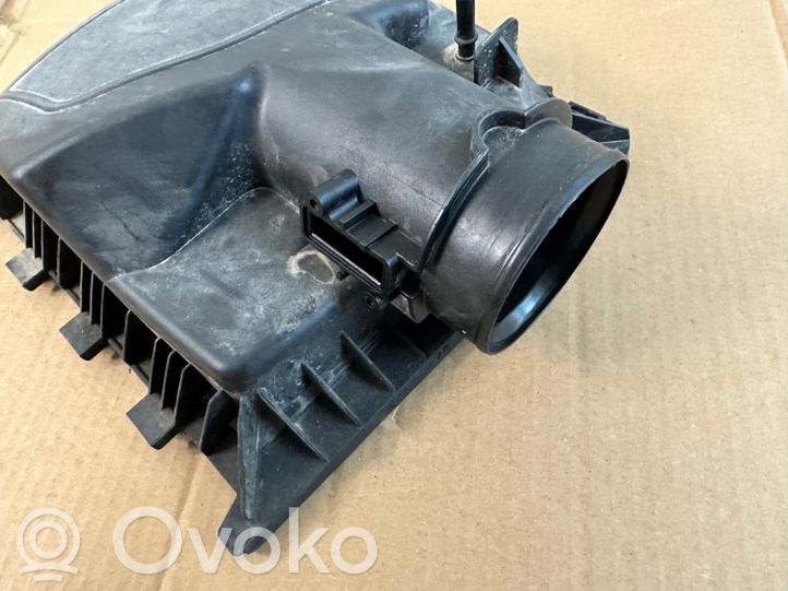 JB3G9600AB Ford Ranger Air filter box cover, 35.00 € RRR