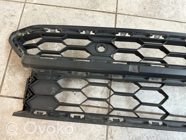 Volkswagen Amarok Etupuskurin alempi jäähdytinsäleikkö 2H6853677
