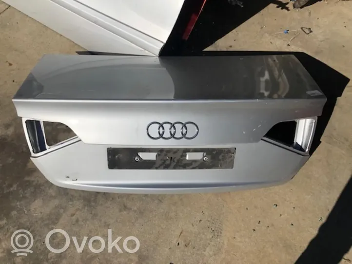 Audi A4 S4 B8 8K Takaluukun/tavaratilan kansi 