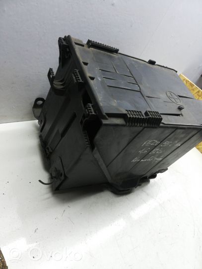 Peugeot 5008 Support boîte de batterie 9663615580