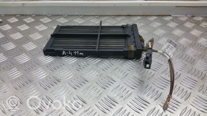 Audi A4 S4 B8 8K Radiateur électrique de chauffage auxiliaire 8K0819011