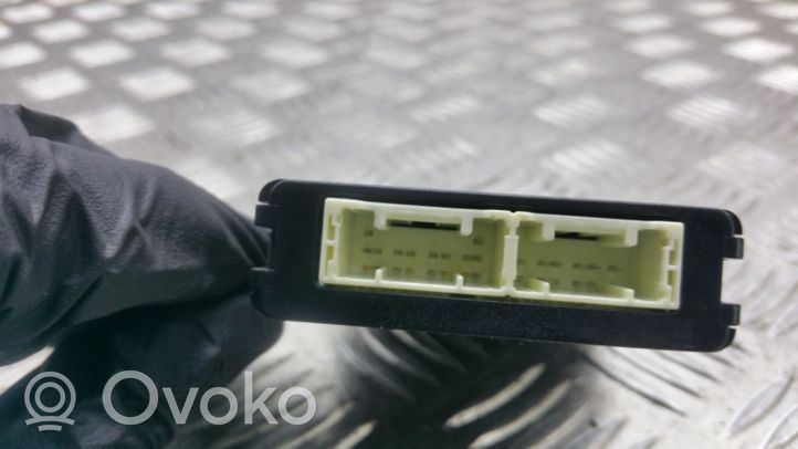 Toyota Avensis T270 Motora vadības bloka ECU 8969005040