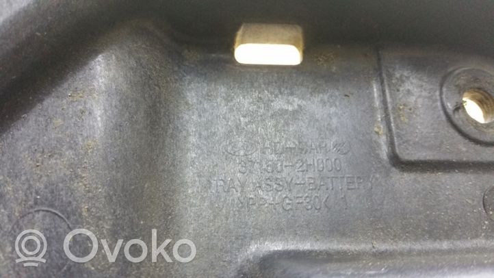 Hyundai i30 Półka akumulatora 371502H000