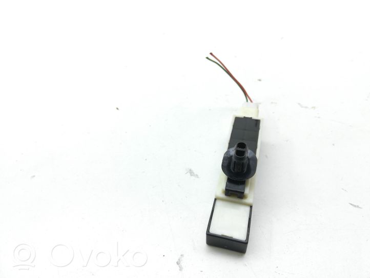 Toyota Auris 150 Amplificatore antenna B722803