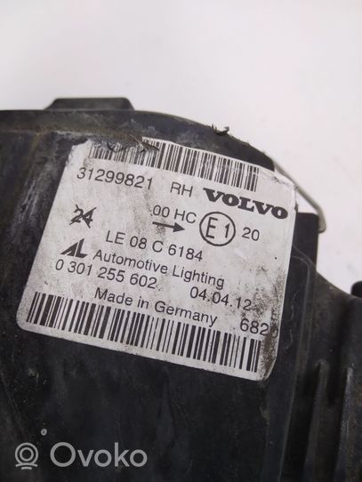 Volvo C30 Lampa przednia 31299821