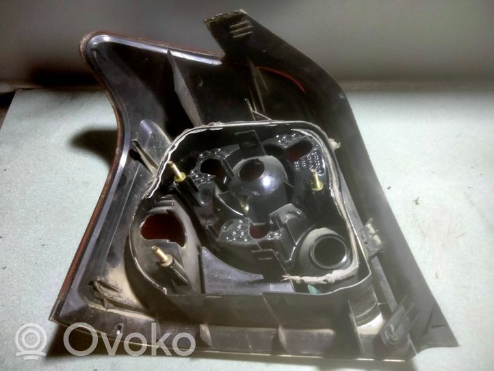 Toyota Avensis T250 Lampy tylnej klapy bagażnika 89028758