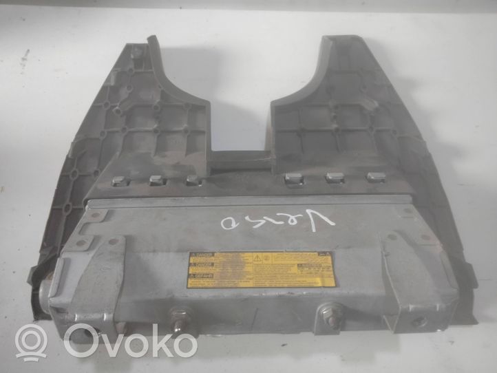 Toyota Avensis Verso Polviturvatyyny 100356706M07