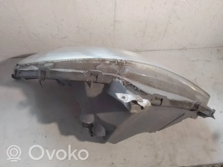 Toyota Yaris Verso Lampa przednia 00295