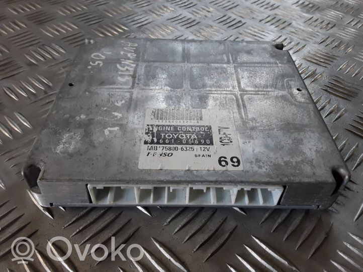 Toyota Avensis T250 Variklio valdymo blokas 8966105690