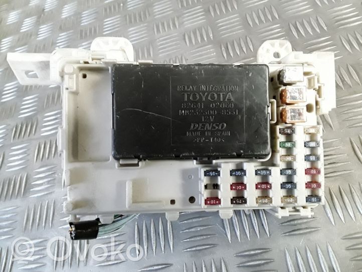 Toyota Corolla E120 E130 Sulakemoduuli 8264102060