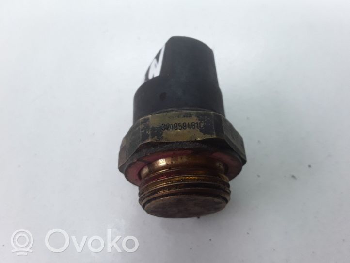 Audi A8 S8 D2 4D Sonde de température de liquide de refroidissement 321959481C