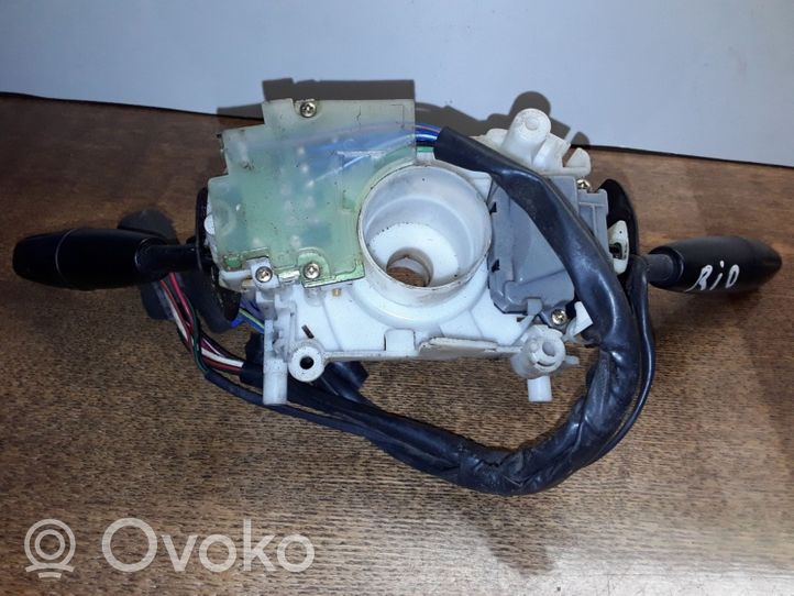 KIA Rio Pyyhkimen/suuntavilkun vipukytkin 45131A1000