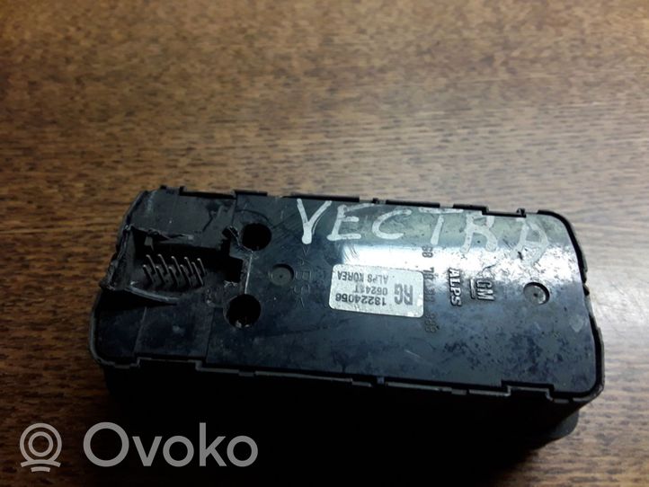 Opel Vectra C Stiklo šildymo elektra jungtukas 13224056