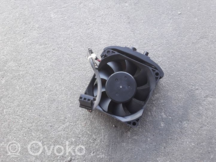 BMW i3 Ventola della batteria di veicolo ibrido/elettrico AX6983075