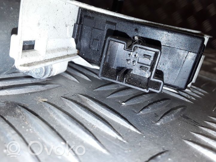 Land Rover Range Rover Sport L320 Silniczek podnoszenia szyby drzwi tylnych 0536010001