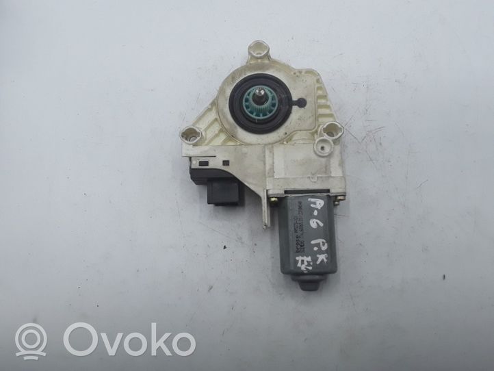 Audi A6 S6 C6 4F Priekinis varikliukas langų pakėlėjo 4F0959801B