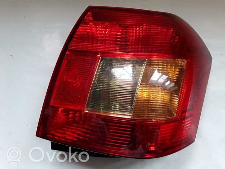 Toyota Corolla E120 E130 Galinis žibintas kėbule KOITO0251