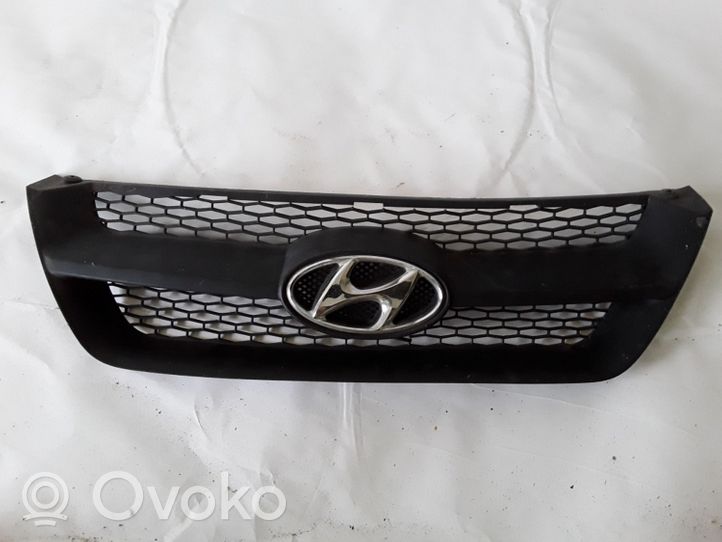 Hyundai Sonata Front bumper upper radiator grill 862512