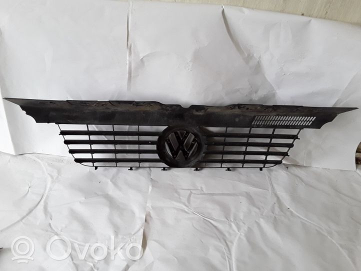 Volkswagen Transporter - Caravelle T5 Grille calandre supérieure de pare-chocs avant 7H0807101