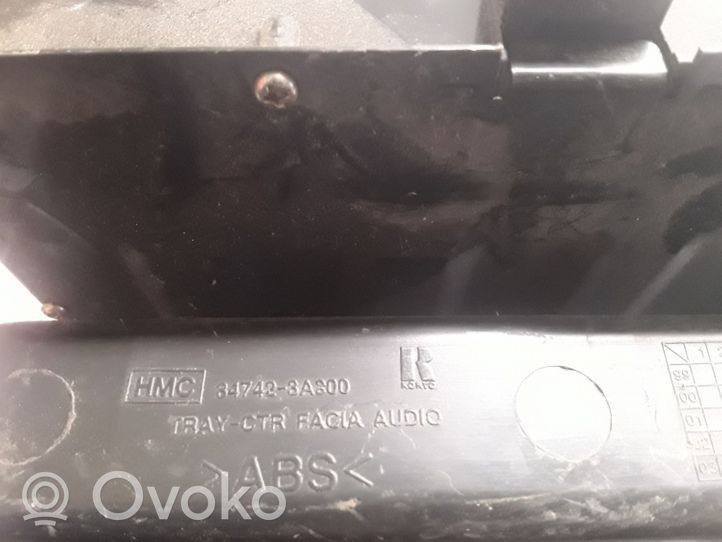 Hyundai Trajet Radion/GPS-laitteen pääyksikön kehys 847423A300