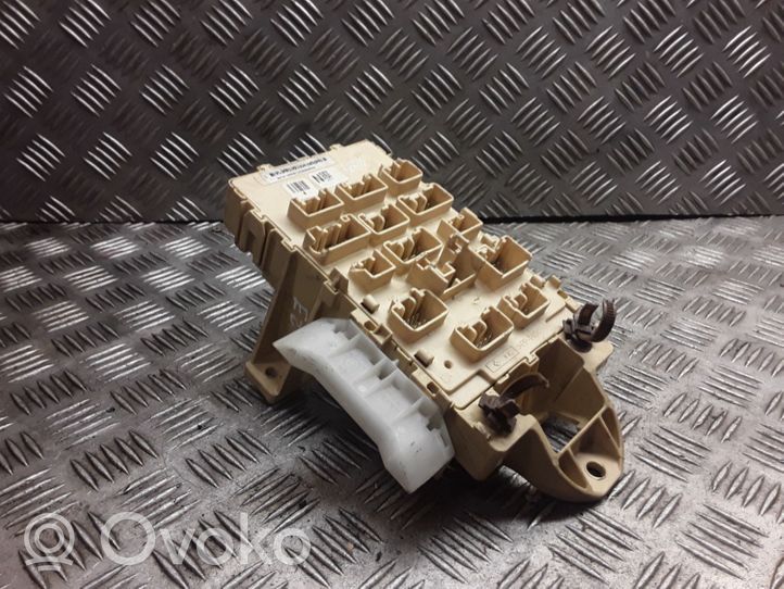 Toyota Yaris Fuse module 827300D040