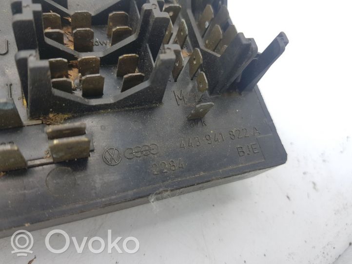 Audi 100 200 5000 C3 Drošinātāju bloks 443941822A