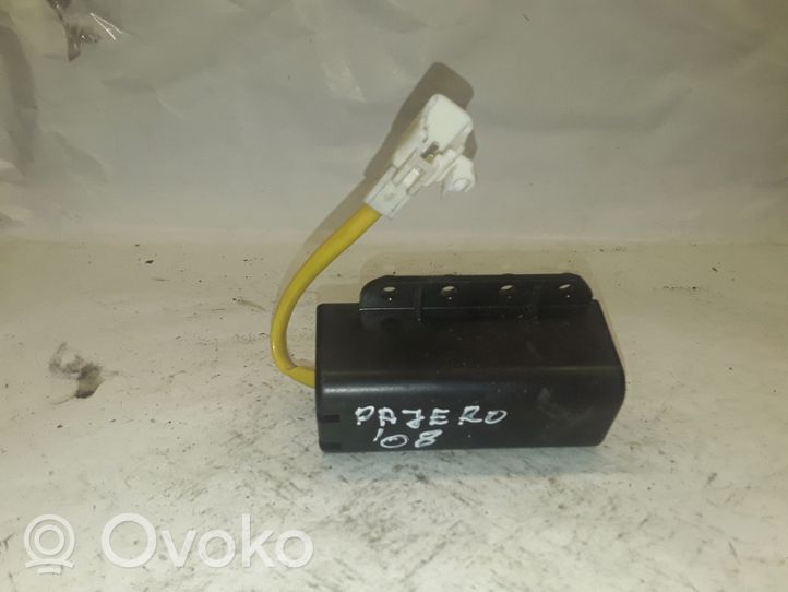 Mitsubishi Pajero Passenger airbag on/off switch 8610A059