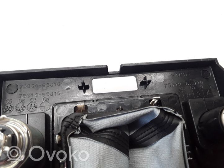 Suzuki Grand Vitara II Rivestimento in plastica cornice della leva del cambio 7583065J10