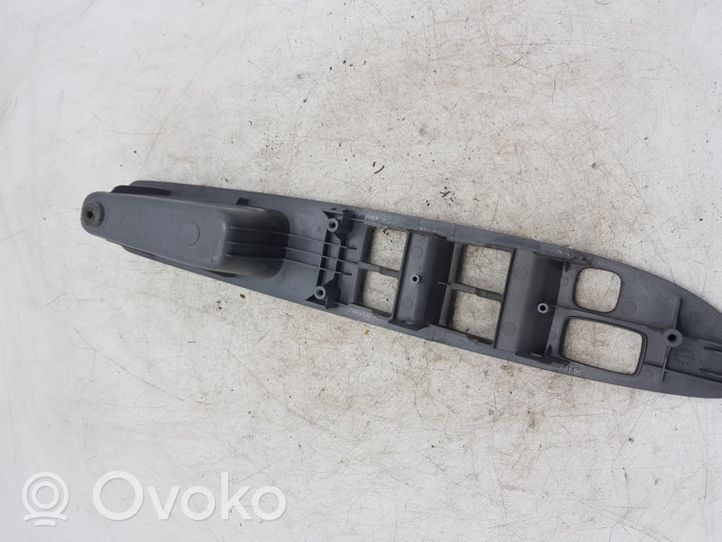 Toyota Avensis Verso Ramka przycisków otwierania szyby drzwi przednich 7423244130