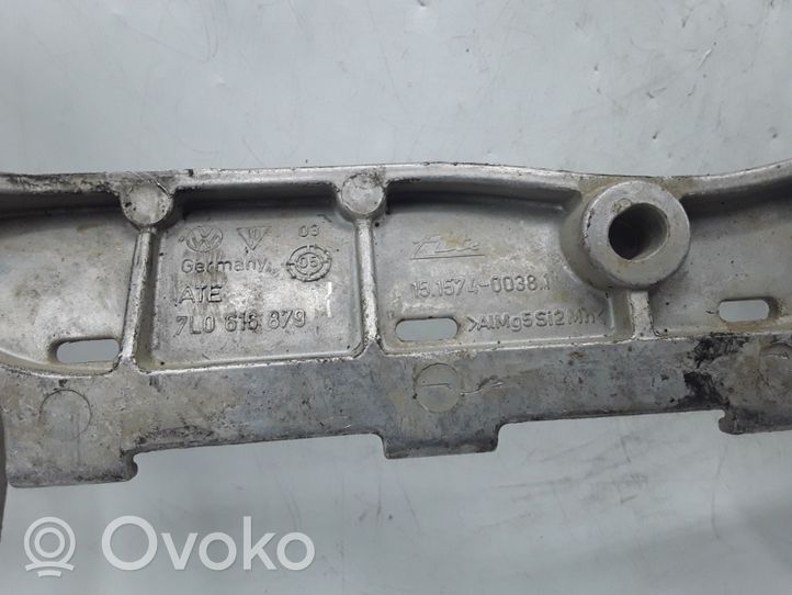 Volkswagen Touareg I Staffa di montaggio del compressore dell’A/C 7L0616879