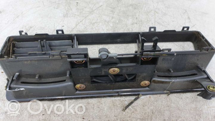 Mitsubishi Pajero Dash center air vent grill 1B6521701