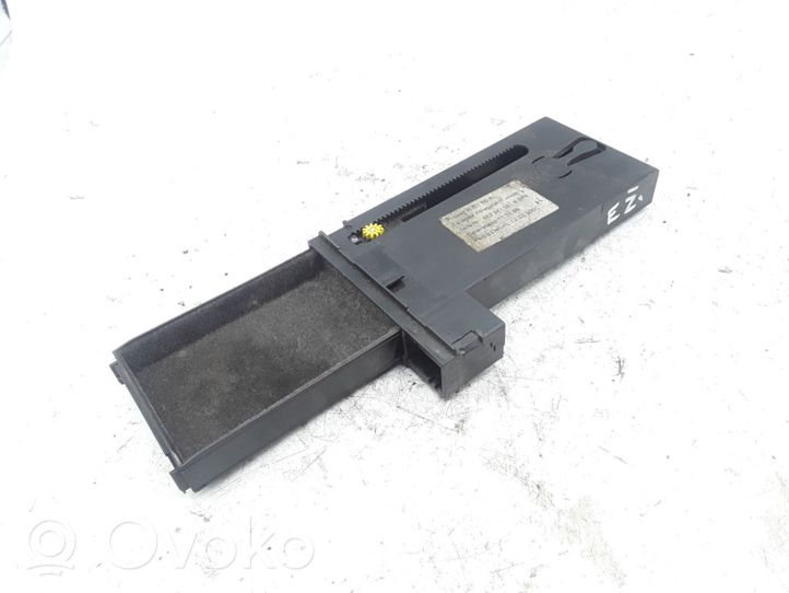 Audi A4 S4 B6 8E 8H Boîte / compartiment de rangement pour tableau de bord 8E2941561B