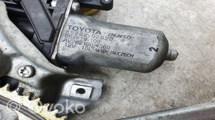 Toyota Avensis T270 Regulador de puerta delantera con motor 8570202020